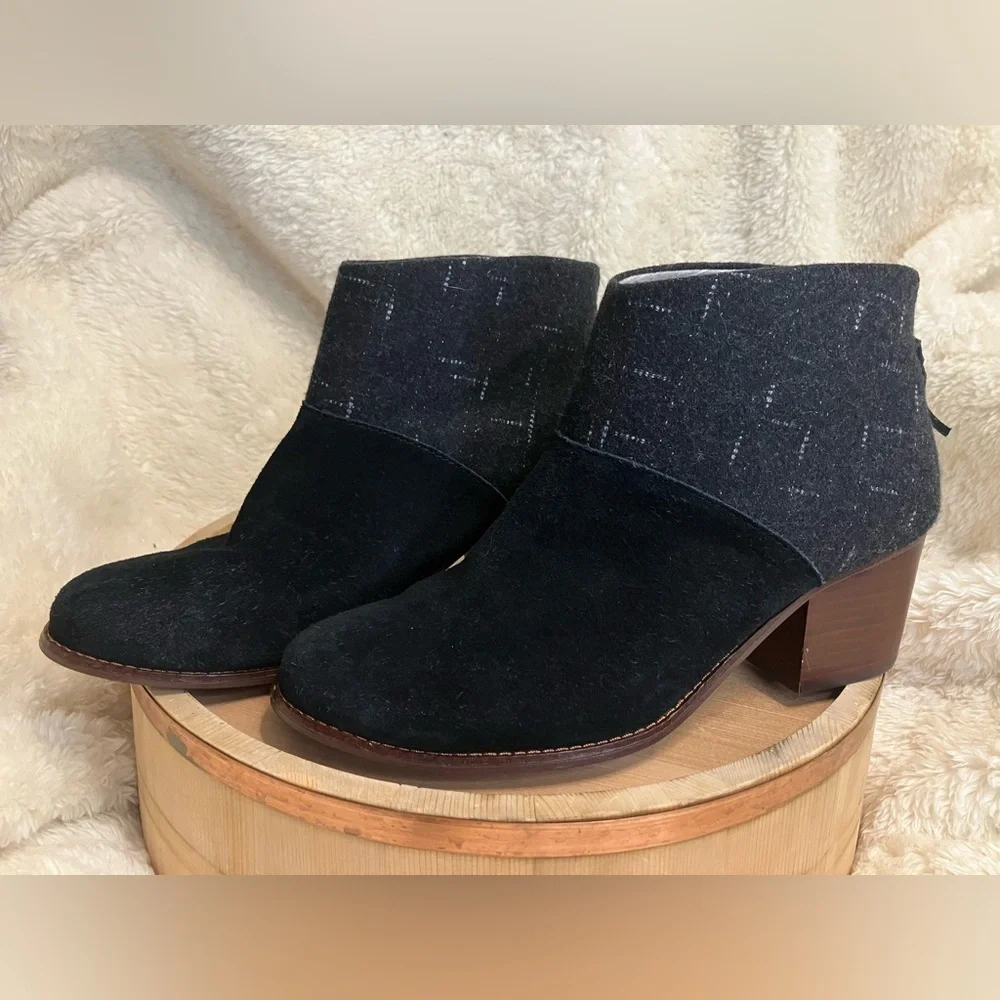 Toms Leila Ankle Boots Booties Suede Dotted Wool Size 9